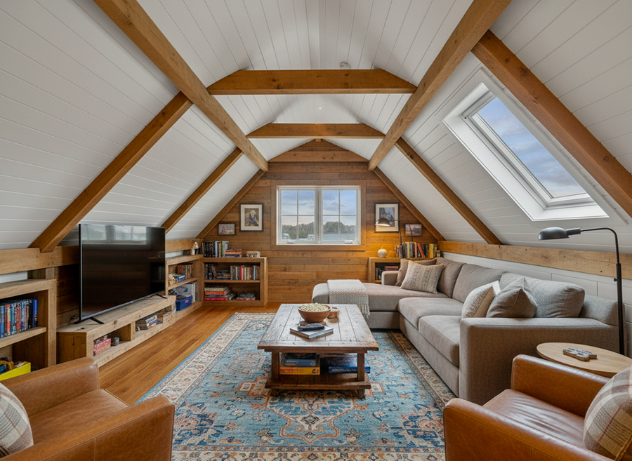 home-cinema-sous-les-combles-1 Salle de home cinéma sous les combles avec éclairage d'ambiance et isolation